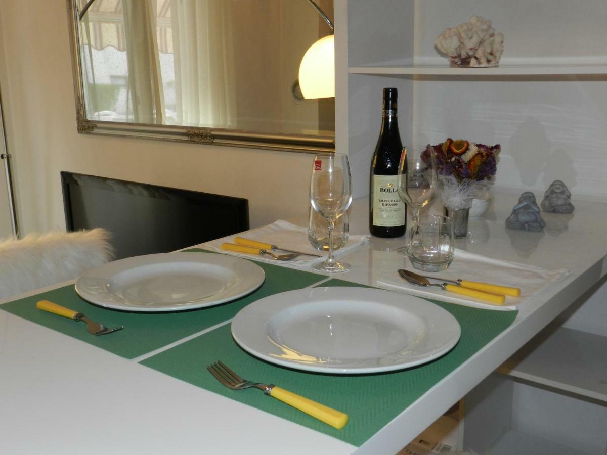 B6 Apartment Ровин Екстериор снимка
