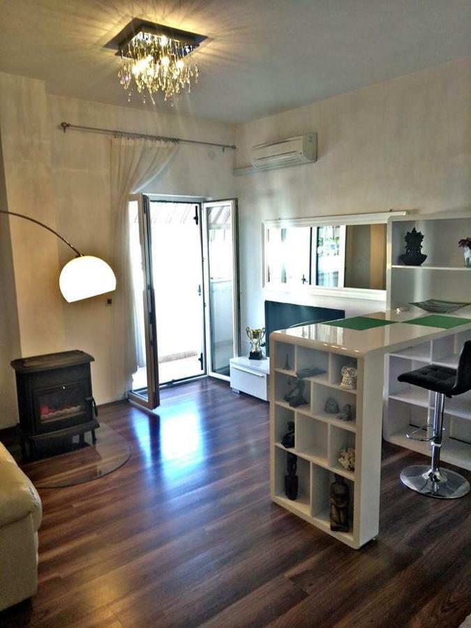 B6 Apartment Ровин Екстериор снимка