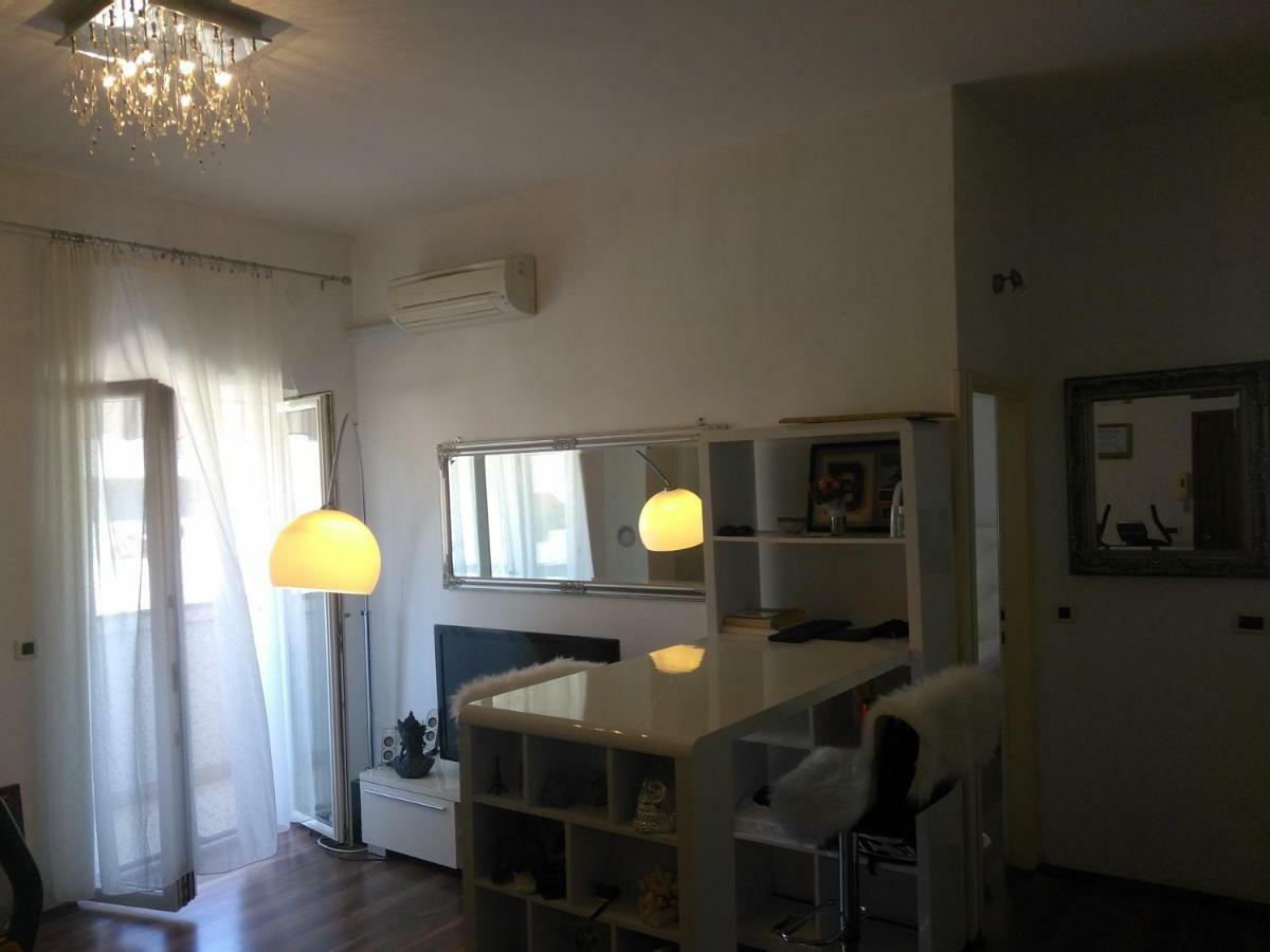 B6 Apartment Ровин Екстериор снимка