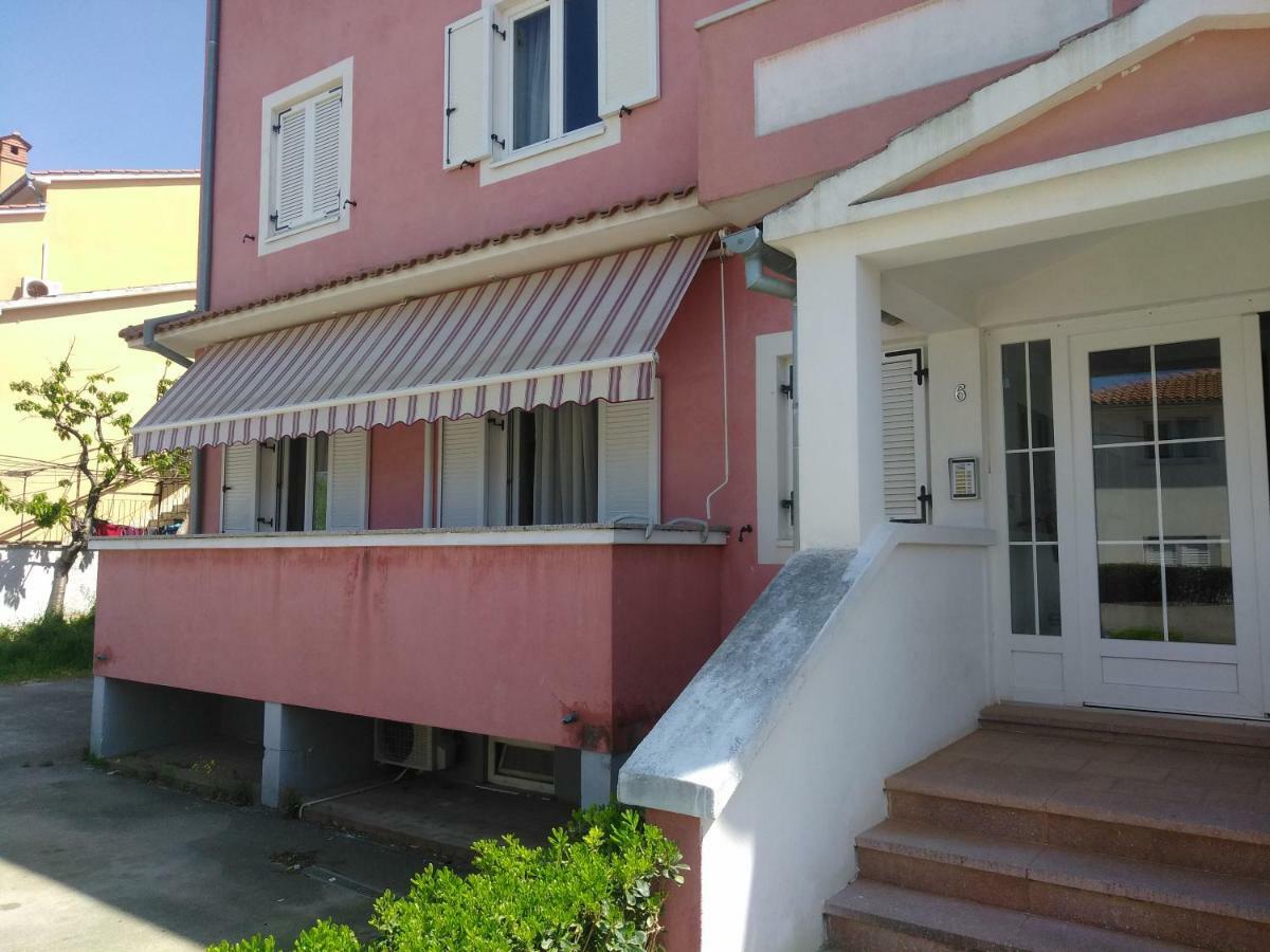 B6 Apartment Ровин Екстериор снимка