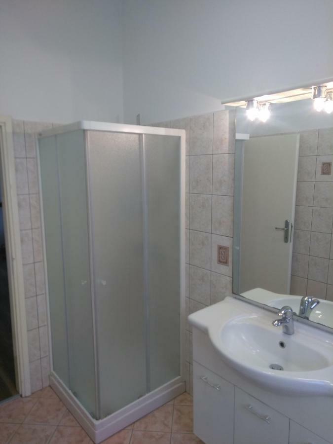 B6 Apartment Ровин Екстериор снимка