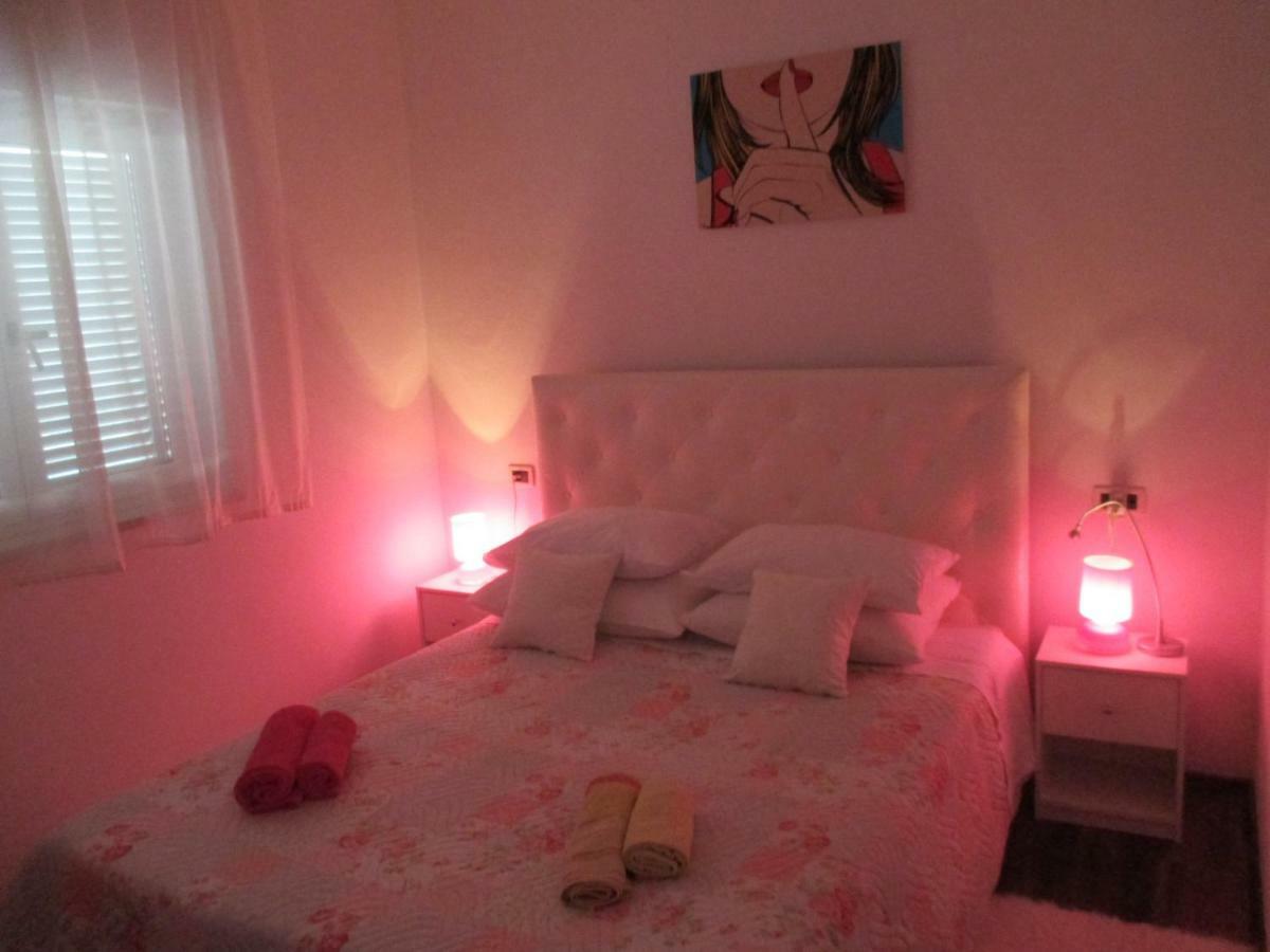B6 Apartment Ровин Екстериор снимка